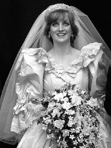 Lady Diana dans sa robe de marie