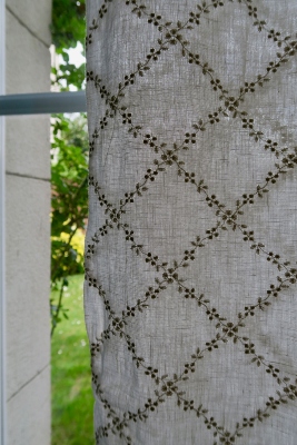 Voilage opaque français 100% Lin rebrodé losanges fleuris gris 